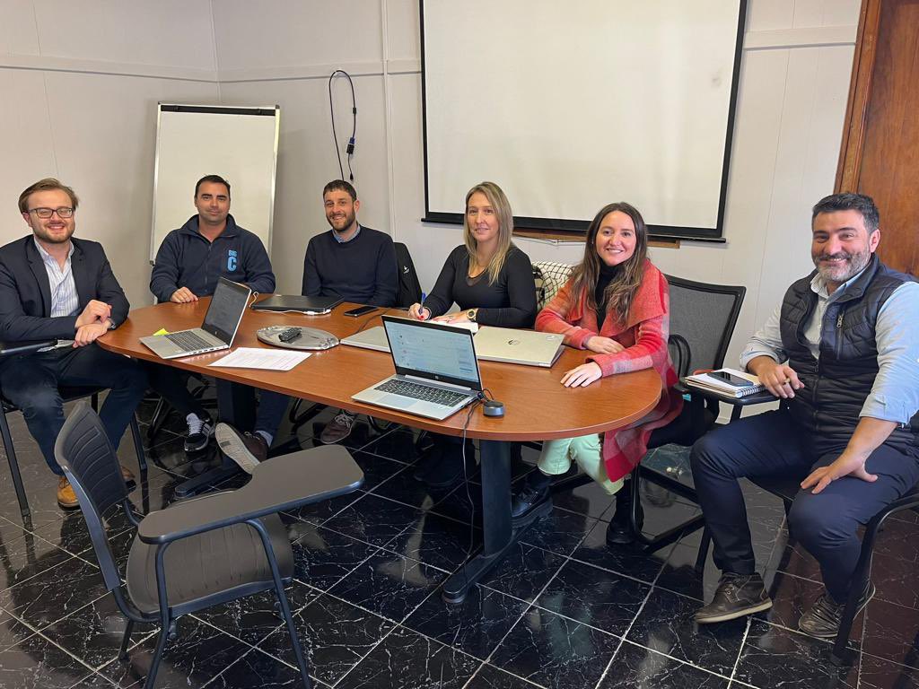 🚀 Comenzó un nuevo ciclo de #MasComercio en la ciudad de Fray Bentos, departamento de Río Negro.

Se realizaron mentorías personalizadas para empresas del departamento que buscan exportar sus bienes y/o servicios al mundo.