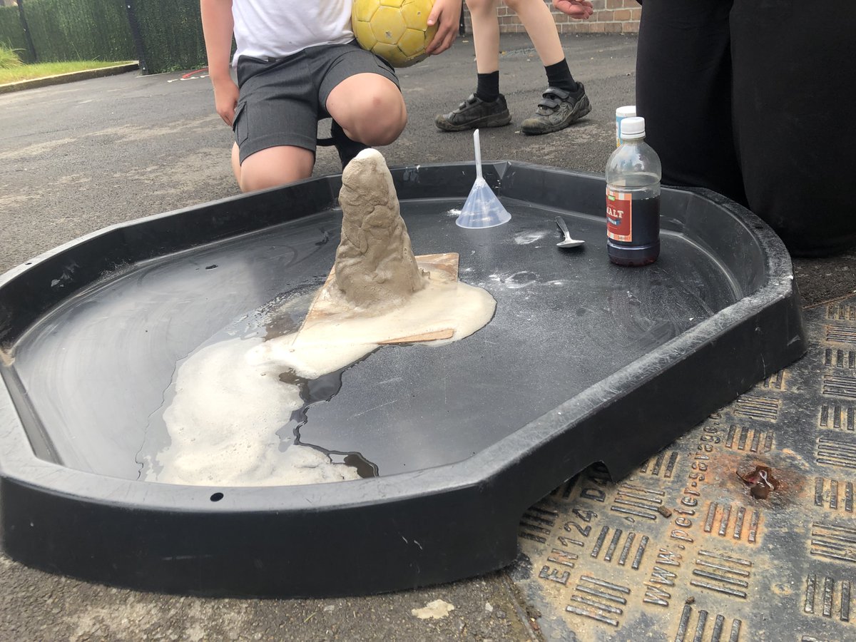 Euler_Academy's tweet photo. #ChestnutClass loved creating a volcano in their geography lesson yesterday! We talked about the eruption and how as the magma flows down the sides of the volcano it cools and hardens to create a new layer of rock. #geographers #scientists https://t.co/L9g4zp1ztc