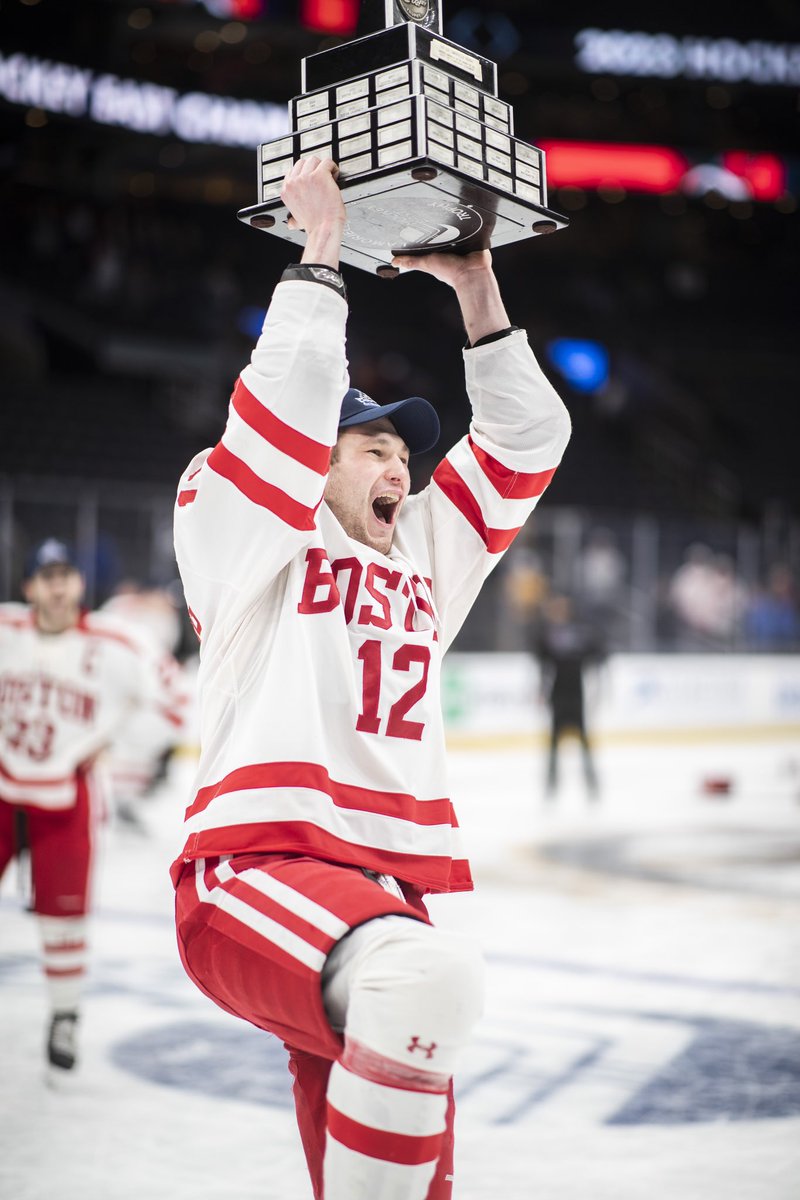 Congrats to Jamie Armstrong, who was named a Hockey East Distinguished Scholar after being named to the league’s All-Academic Team in each of his four seasons here!

📸 <a href="/mattwoolverton/">Matt Woolverton</a>