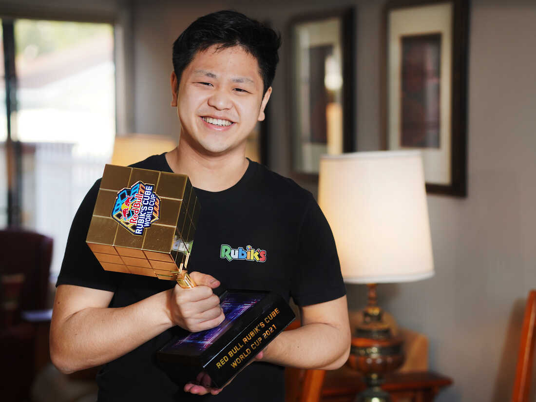 MovetoInclude's tweet image. The world&apos;s fastest Rubik&apos;s cube solver once couldn&apos;t unscrew a water bottle cap. Max Park was diagnosed with moderate to severe autism as a toddler, but speedcubing has helped him learn unbeatable motor and social skills! #MoveToInclude #rubik3x3 #autism n.pr/3r0dySb