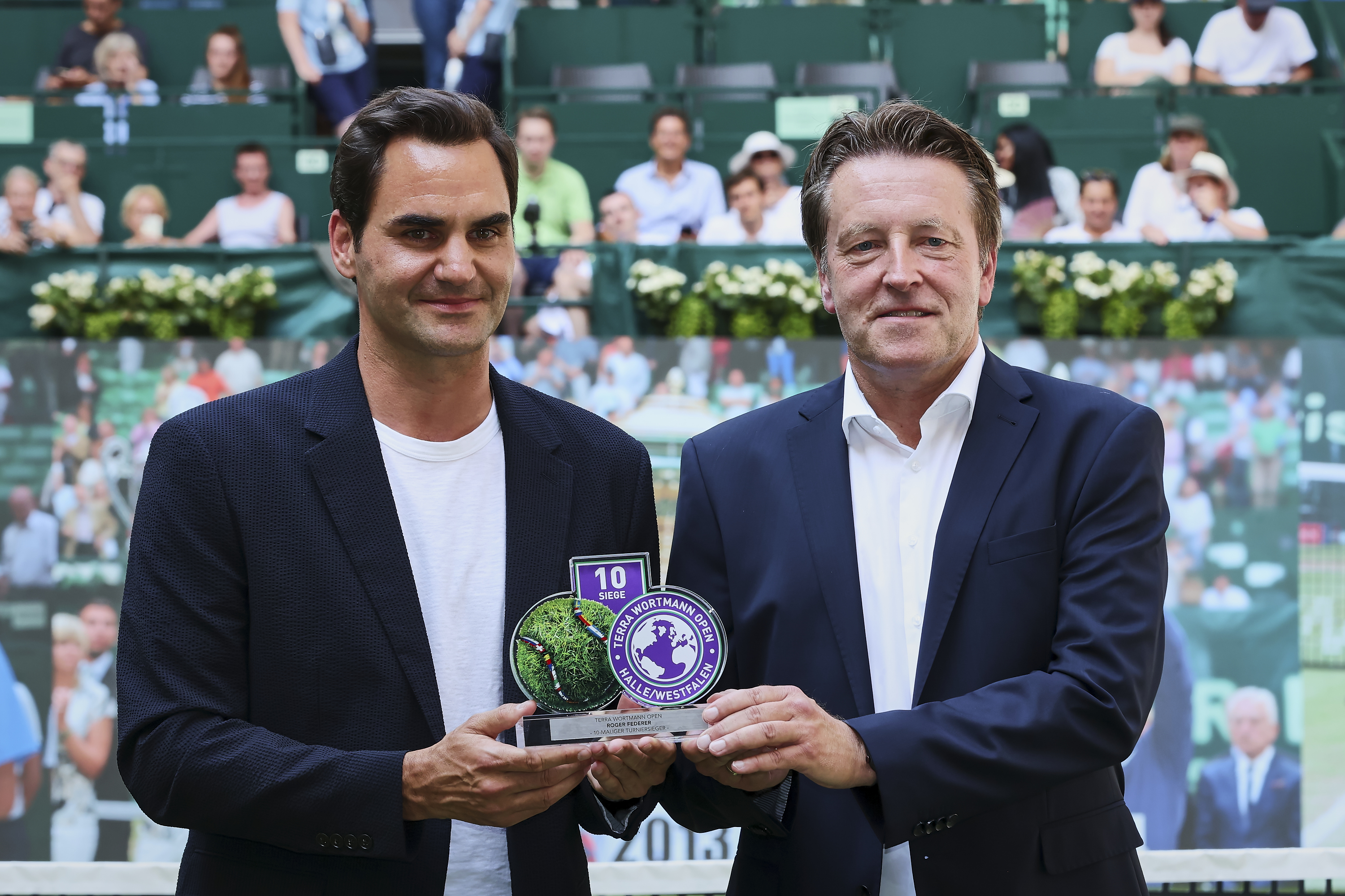 FzJ_g5rXgAM0Ilf?format=jpg&name=4096x4096 Queens Said NO, Halle Said YES – The Day Tennis Almost Lost Roger Federer