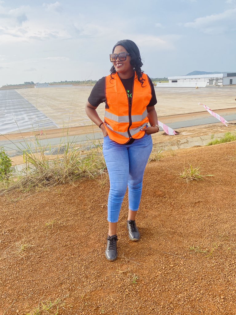 Back in Hoima and this time for the #PAUOilvisit Behind me is the Kabalega Int’l Airport formerly Kabaale int’l airport whose sole purpose is to airlift the equipment for the refinery .. more details coming up @Smart24TVnow with @UNOC_UG @PAU_Uganda