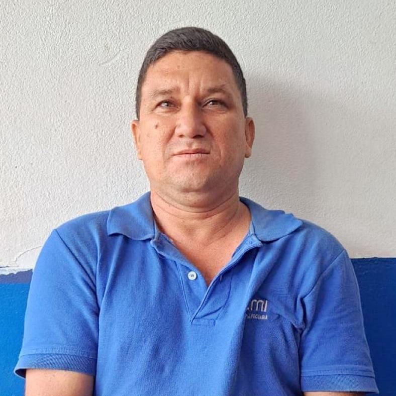 ultimahsv's tweet photo. #SeguridadCiudadana | Detienen a Juan Alexander Contreras, acusado de disparar a las llantas de un autobús que transportaba personal de una fábrica. El hecho sucedió anoche, en la carretera que conduce a San Juan Opico.   

Este sujeto será procesado por los delitos de homicidio tentado, disparos de arma de fuego y daños.