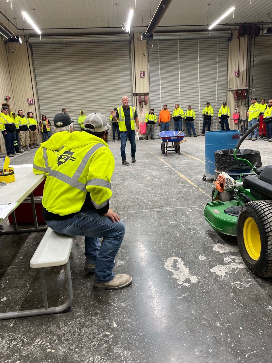 Just dropping by our Ohio team’s safety meeting! #iws #interstatewaste #interstatewasteservices #safeyfirst #safetyvalues #corevalues #greatteam #teamworkmakesthedreamwork