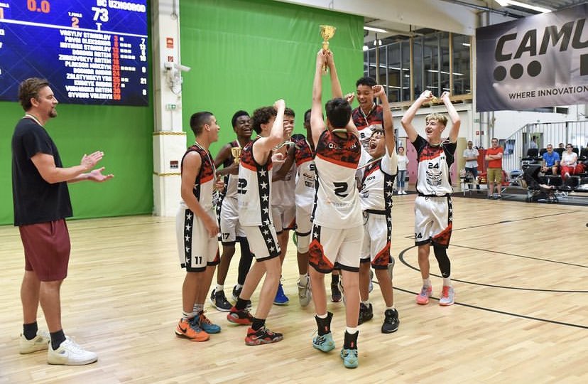 CoachMatthewsUK's tweet photo. The @londonelite5 u13s do the impossible and win the EYBL super finals @NBLengland https://t.co/tLjp3zCGUu