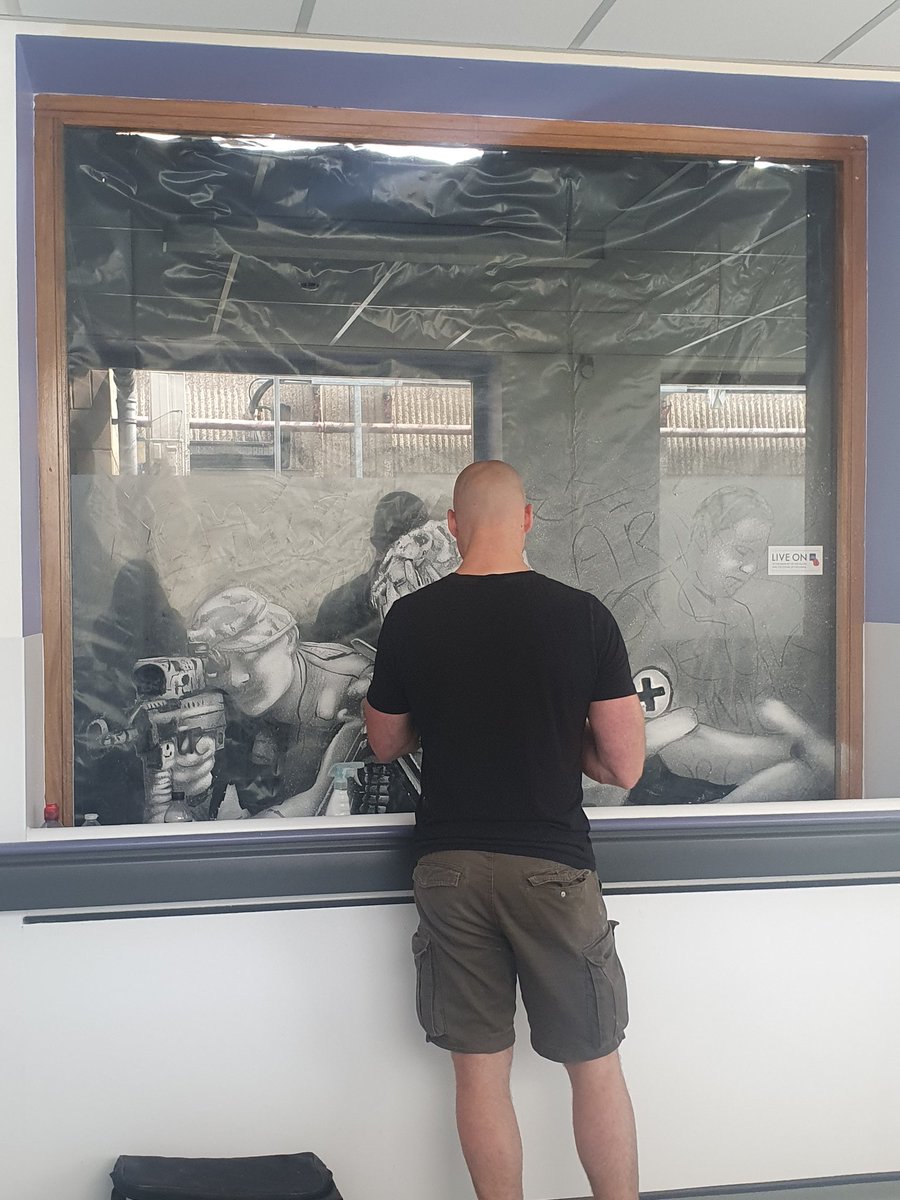 WhhForces's tweet image. Scott from &apos;Snow Graffitti&apos; creating our wonderful Armed Forces celebration art work in our Appleton Wing. @WHH_PatientExp @WhhInfectionco1 @WHHMainOPD @WHHNHS @WHHPeople