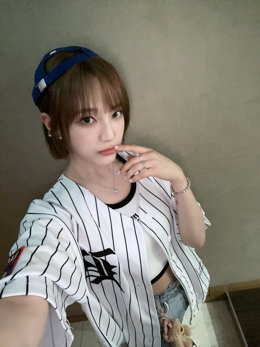 Billlieofficial's tweet photo. [#문수아] 오늘도 렛츠 깡!총!

#Billlie_Letter https://t.co/z9T6t2qVKZ