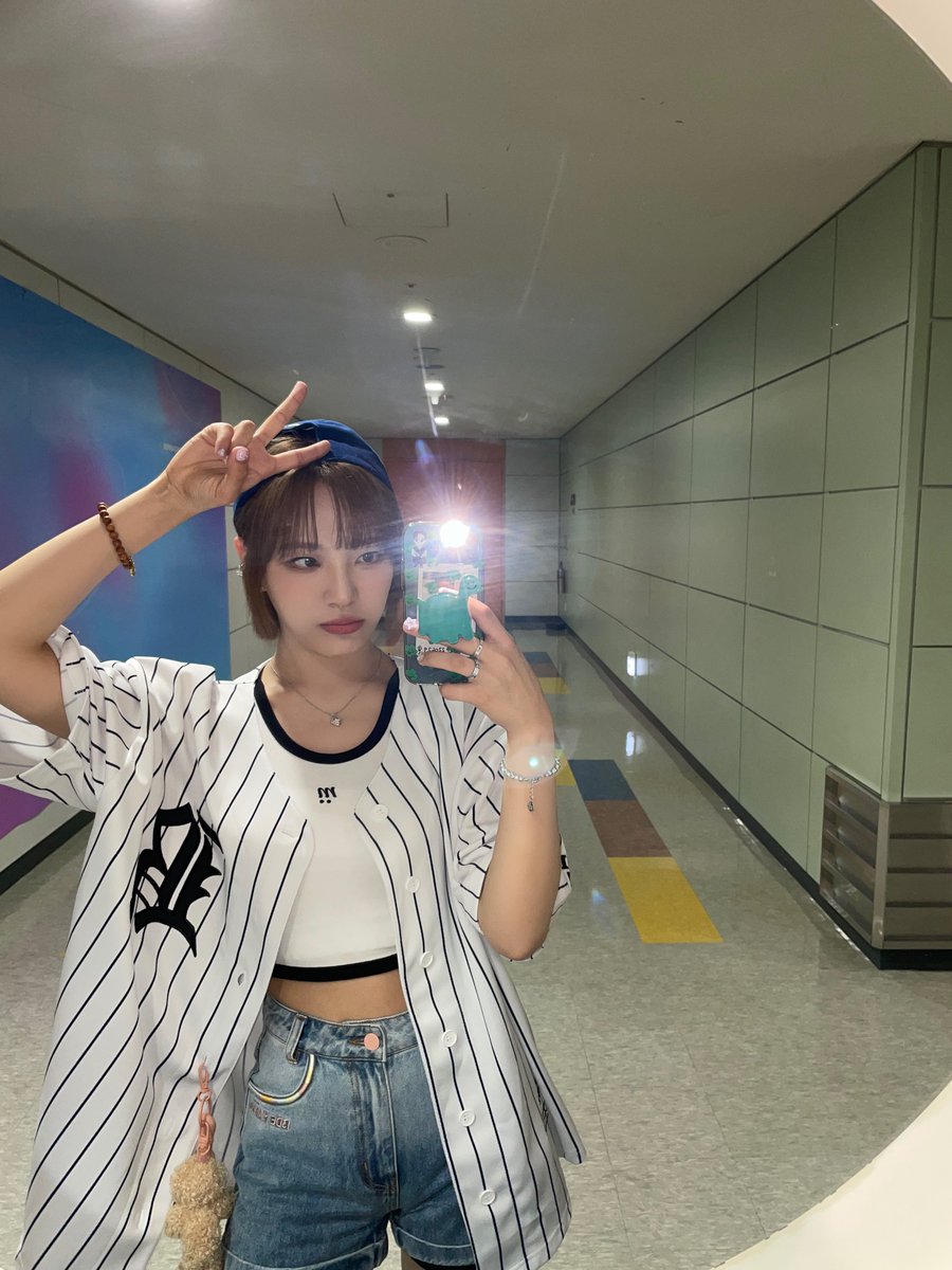 Billlieofficial's tweet photo. [#문수아] 빌리브 마음 속으로 홈—런💙💜

#Billlie_Letter https://t.co/Dz3J1i3VWK
