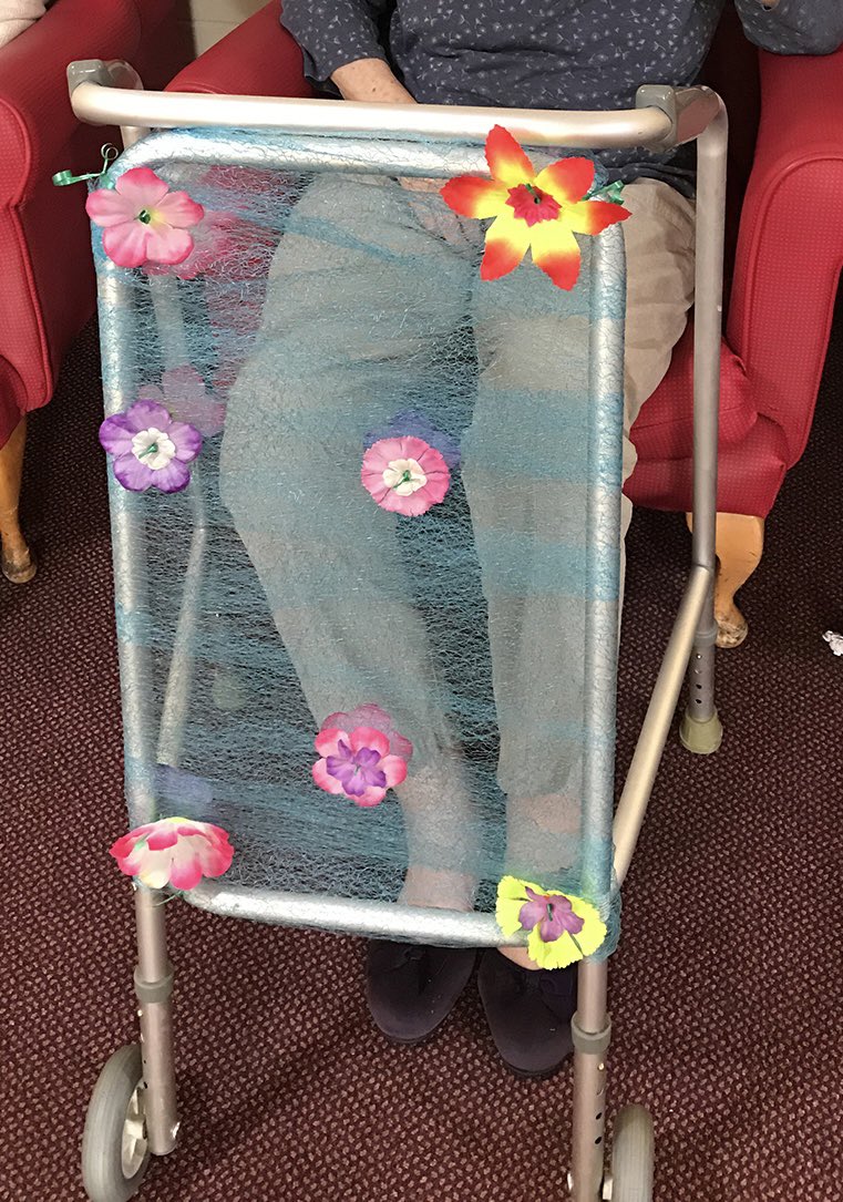 AhpDementia's tweet photo. Using visual cues around the home can help navigate and reinforce use.  Some examples can be contrasting colour of toilet seat and grab rails, or even helping to decorate and personalise the walking frame! @alzscot #WithOTuCAN https://t.co/mds5Ag7rFZ