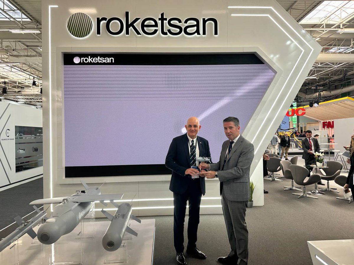 Join us in Paris to witness our cutting-edge technologies in person.

#ParisAirShow2023 🇹🇷🤝🏻🇫🇷
#Roketsan #Defence #Aerospace