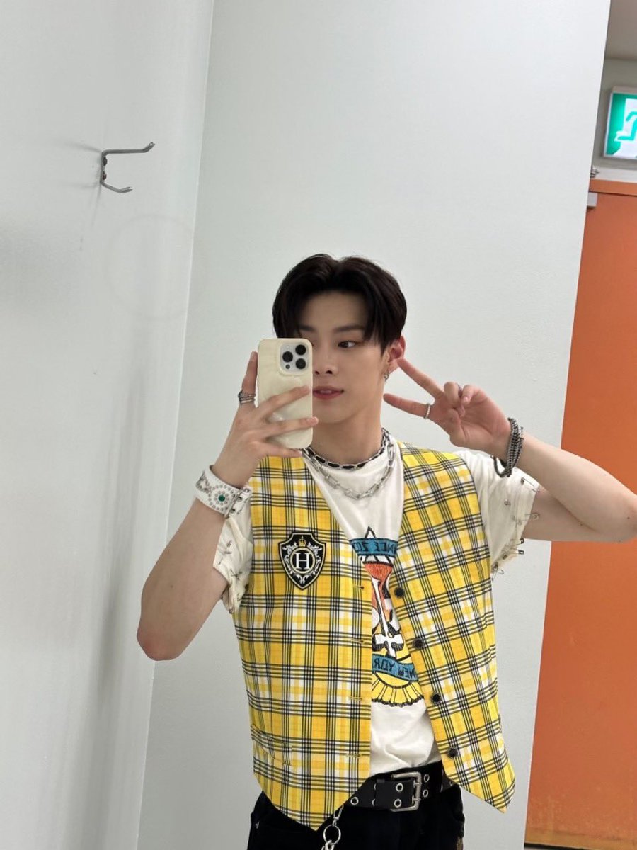 TNX_twt's tweet image. 나도 내 포카 있다 ㅋㅋㅋ ㅎ 부럽지?🦭

#우경준 #KYUNGJUN