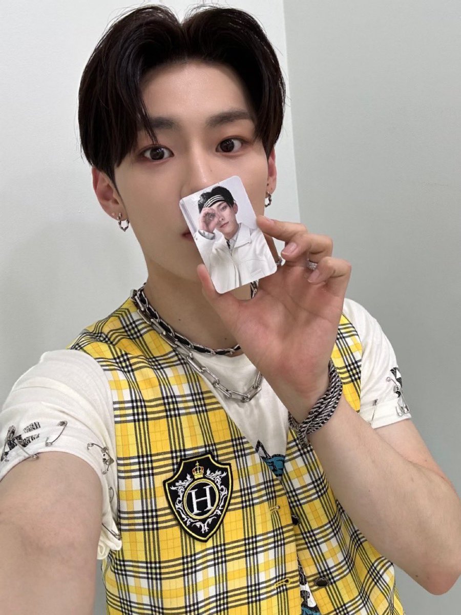 TNX_twt's tweet image. 나도 내 포카 있다 ㅋㅋㅋ ㅎ 부럽지?🦭

#우경준 #KYUNGJUN