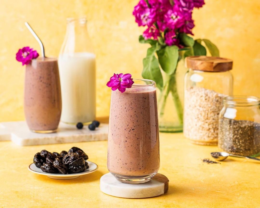 USDAIndia's tweet photo. Let’s celebrate the #NationalSmoothieDay w/this nutrient packed #CaliforniaPrunes breakfast #smoothie. This smoothie has everything you need for a meal/snack: energy, protein, fiber, along w/minerals such as calcium, iron, & more. #Prunesforlife💜
Recipe: https://t.co/XWufqDUBJK https://t.co/KC0j7neYQS