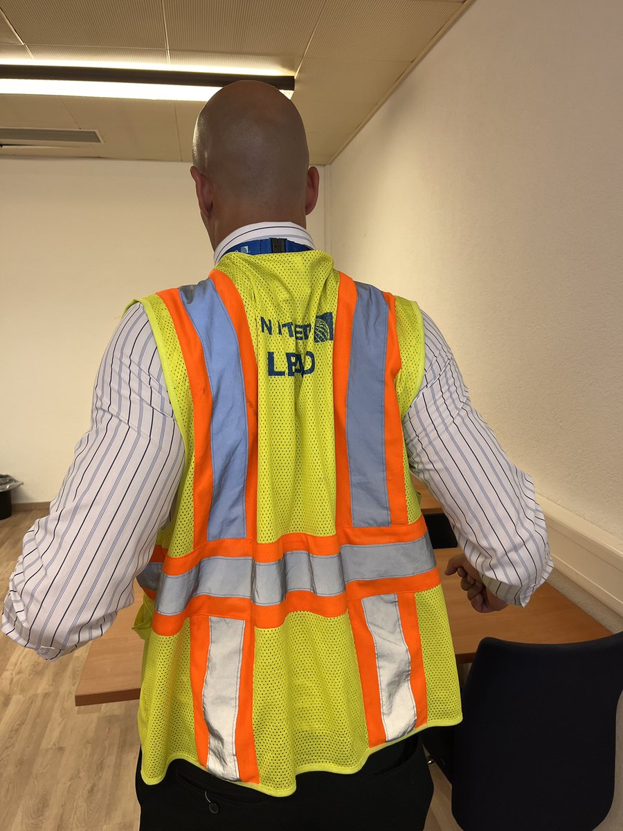 UnitedGva's tweet photo. Another one! @united Day 2 ramp side. Ioannes showed our best stretching and safe lifting practices. https://t.co/SLVKdSD5Ym