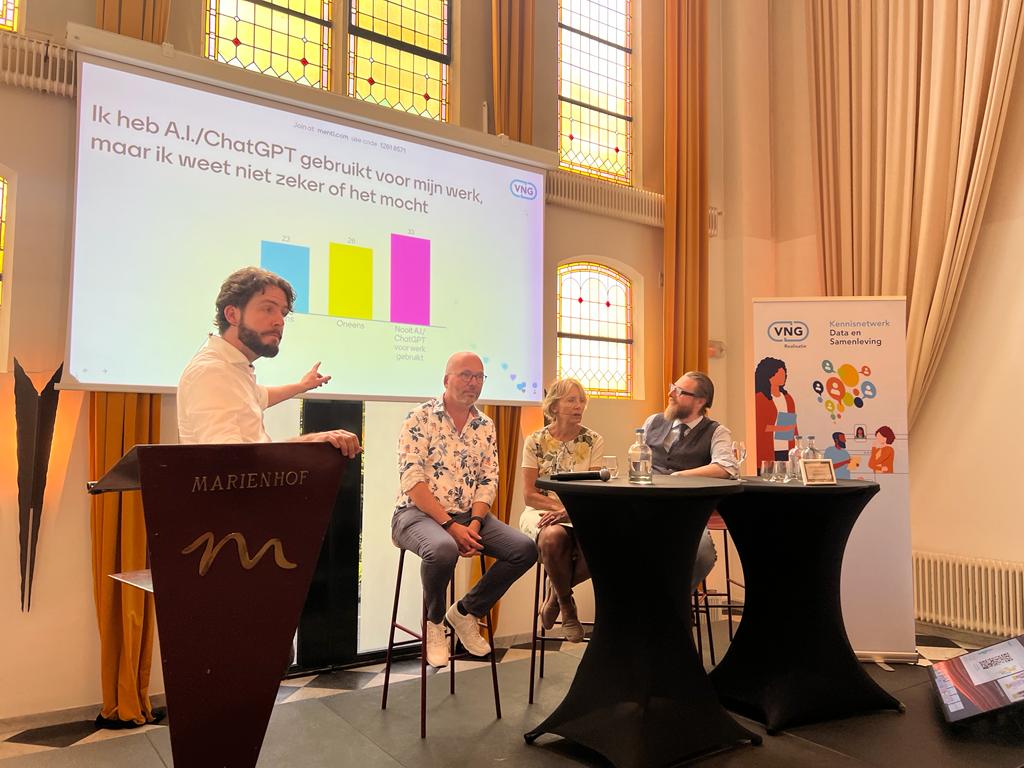 Gebruikt u #ChatGPT wel eens voor uw werk en weet u eigenlijk niet of dat mag? We gaan los met de paneldiscussie. #MeetupXL