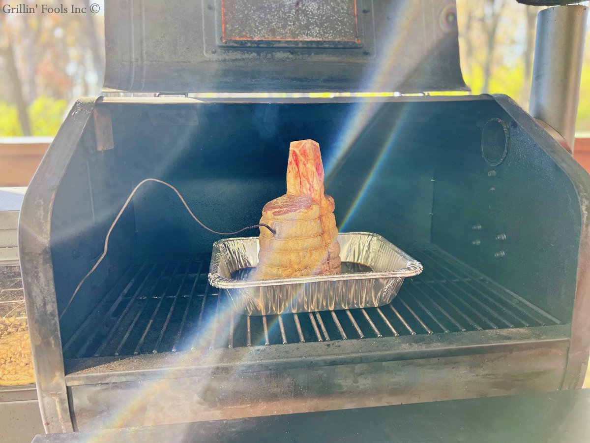 GrillinFool's tweet image. Have you tried a beef shank aka meat hammer aka Thor's Hammer? Let me walk you though it with the step by step, pic by pic, foolproof recipe. Maybe celebrate the 4th with the power of Thor?!

grillinfools.com/smoked-beef-sh…

#MeatHammer #BeefShank #Beef #BBQ #Barbecue