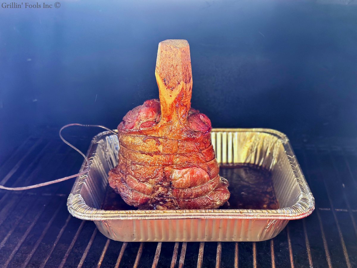 GrillinFool's tweet image. Have you tried a beef shank aka meat hammer aka Thor's Hammer? Let me walk you though it with the step by step, pic by pic, foolproof recipe. Maybe celebrate the 4th with the power of Thor?!

grillinfools.com/smoked-beef-sh…

#MeatHammer #BeefShank #Beef #BBQ #Barbecue