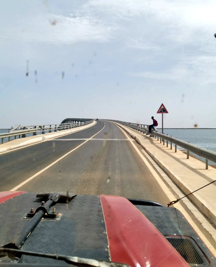But even before heading to the capital Dakar, I detoured and spend time in some estuary/sea-side. This is Pont de Foundiougne, rarely visited as pple use the main road thru Kaolack to Fatick. Even the traffic cop was surprised by my route :)

#Senegal 
#OverlandingAfrica