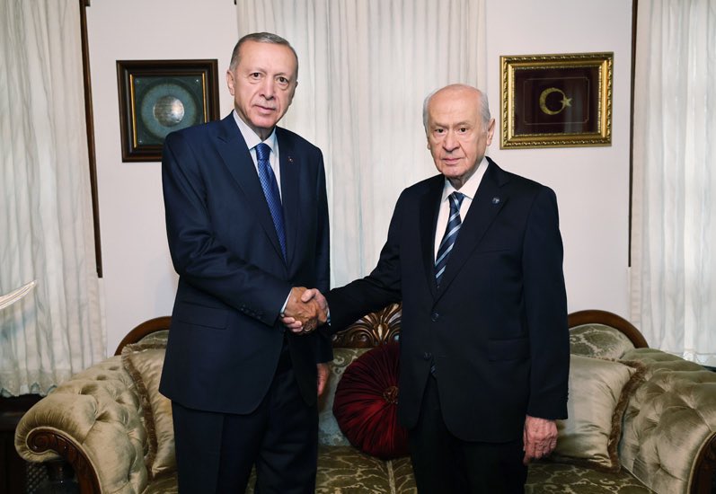 Cumhurbaşkanımız Sayın Recep Tâyyip Erdoğan, Liderimiz Sayın Devlet Bahçeli'yi konutunda ziyaret ettiler. 

#RECEPTAYYİPERDOĞAN 
#DEVLETBAHÇELİ