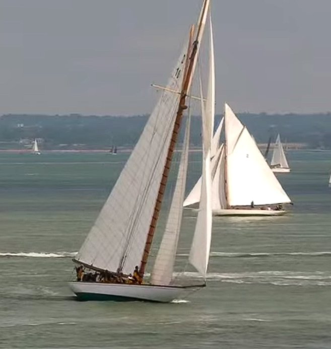 ColinMBaxter's tweet photo. More #classicyachts racing in the #Solent this morning . I'm busy painting , so #Cowes Webcam is good for viewing mostly . @48hrsnotice4sea @AWenham1 @bald_historian @gosport_nci @NciThe @STSDefence @ClassicBoatMag  I might paint somwe of these too , or you can commission me https://t.co/MA8tcBLmYJ
