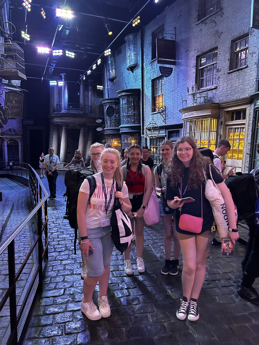 GHS_London2024's tweet photo. I solemnly swear that I am up to no good 🧙🏼‍♀️🪄 https://t.co/GfsUEtkamm