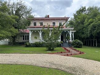 Featured Historic Home for Sale: The Wallace House, Eufaula, Alabama preservationdirectory.com/HistoricRealEs… #historicrealestate #realestate #preservation #historicpreservation #preservationdirectory #historichomeforsale