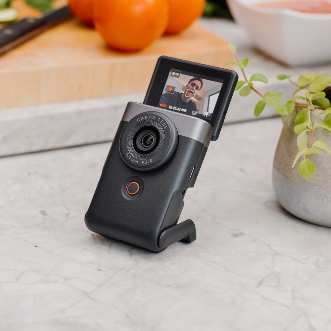 Canon UK and Ireland (@canonukandie) on Twitter photo For #nationalselfieday we're giving you the chance to win a PowerShot V10 Vlogging Kit 😮📷🙌
To enter our prize draw, simply:
📷RT & Like
📷Follow <a href="/CanonUKandIE/">Canon UK and Ireland</a>
📷Tell us what type of vlogs you enjoy watching 😊
Ends 25/6/23 @ 11:59pm BST - Full T&Cs > canon.sm/3XhHSnB For #nationalselfieday we're giving you the chance to win a PowerShot V10 Vlogging Kit 😮📷🙌
To enter our prize draw, simply:
📷RT & Like
📷Follow <a href="/CanonUKandIE/">Canon UK and Ireland</a>
📷Tell us what type of vlogs you enjoy watching 😊
Ends 25/6/23 @ 11:59pm BST - Full T&Cs > canon.sm/3XhHSnB