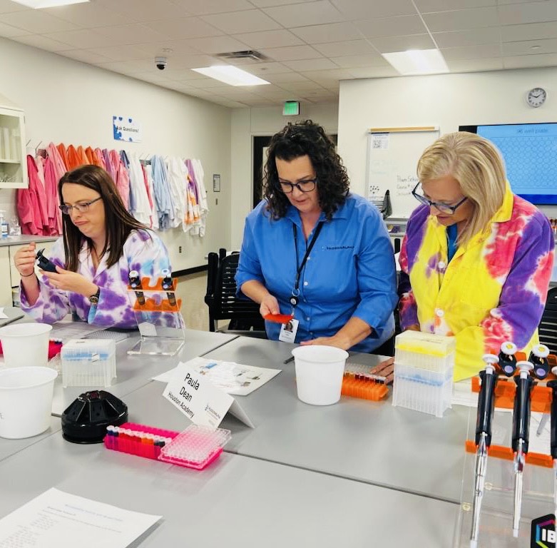 HAWiregrass's tweet photo. Wiregrass teachers are spending time this week at HudsonAlpha Institute for Biotechnology in Huntsville building on practices and lessons learned in the WIREGRASS Peanut Project. 🥜🧬 https://t.co/tgsyOrr0xZ