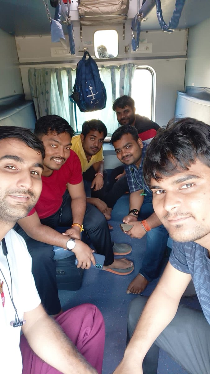 यादो की गठरी सिर पर रखकर आना जाना है।
मानव जीवन मे कहाँ किसी का एक ठिकाना है।।

अलविदा ZRTI ....