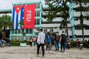 Nuestro país diseña un experimento para el proceso de ingreso a las universidades que permita acercarlo más a las necesidades de los territorios, pero que no elimina la realización de los exámenes. #UnaMejorJuventud #UJC #Cuba
