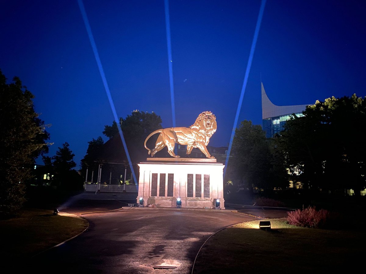Yesterday marked the third anniversary of the attacks in Forbury Gardens, and last night three beams of light shone from Reading’s historic Maiwand Lion into the night sky, in memory of James, Joe, and David, and everybody affected 💛

rdguk.info/L9HNc

#ReadingTogether