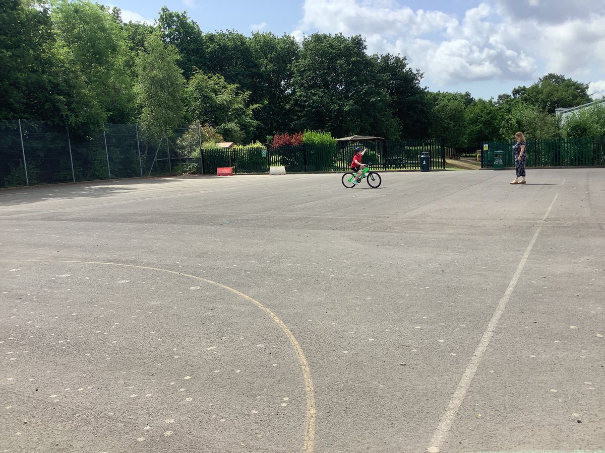 We had another great Safe Cycling session today- we practised our left and right turns. @EAS_Equity @OlwTorfaen @EcoSchoolsWales @ecoschoolsaimee