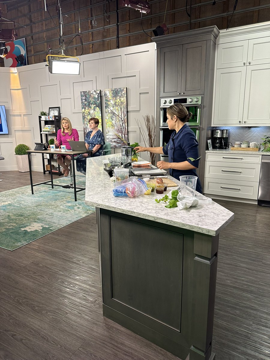 Chef Alyssa is back on TV! She is cooking on @QClifeWBTV and @WBTV_News with @WBTVKristenM and @MaryKingTV! She will part of the @UPpalate at 9:30 talking about our Family Table To-Go meals.