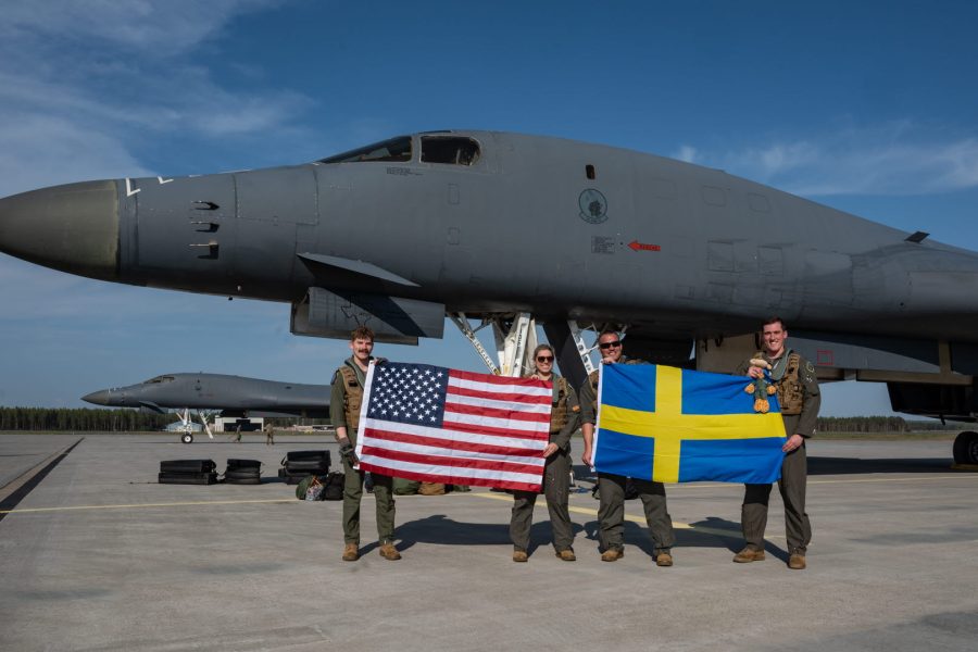 A pair U.S. Air Force B-1 bombers kicked off a historic deployment this week. Per the spokesperson for U.S. Air Forces Europe, they are the first U.S. bombers to have landed in Sweden.

airandspaceforces.com/photos-usaf-bo…