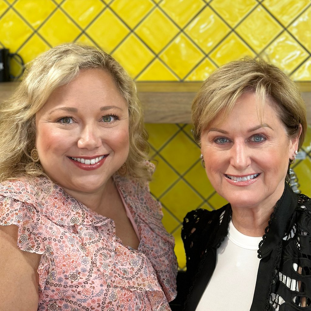 FreemanLeonard's tweet image. Meet the newest member of our Client Services team, Julie Peterson!

With decades of PR, advertising, and digital marketing experience, Julie has a seasoned eye for matching companies with the best marketing talent.

Welcome, Julie!