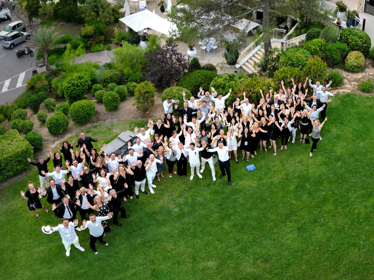 With our #HOMEPERF French Colleagues for the annual seminary: everybody committed to becoming more and more international!  

#INSPIRE #strategicplanning #futureofbusiness #internationalization