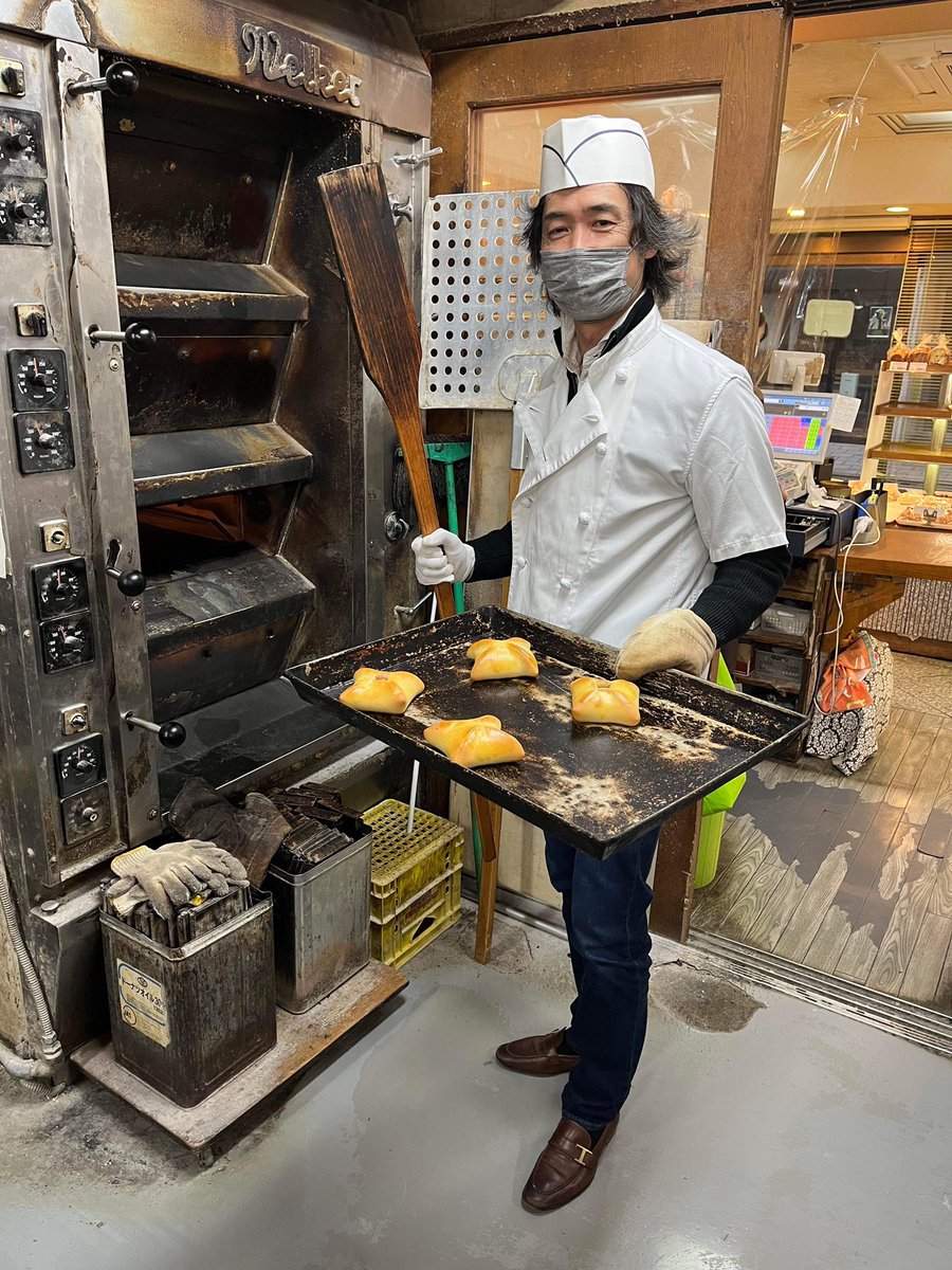 htogi999's tweet photo. 日テレ「モストバリュアブル芸能人」　
結構たっぷり扱ってくれてた。
ちっちもママ友もパン屋さんも楽しそう
その中でパン屋さんが言ってた僕のオリジナルパンはこんなの。
「ひできのおやつ」と「秀樹の欧風ブランチ」
奥沢駅近くの「コモス」

#comus
#コモス
#東儀秀樹
#東儀典親
#オリジナルパン https://t.co/7opT2Rg9Z1