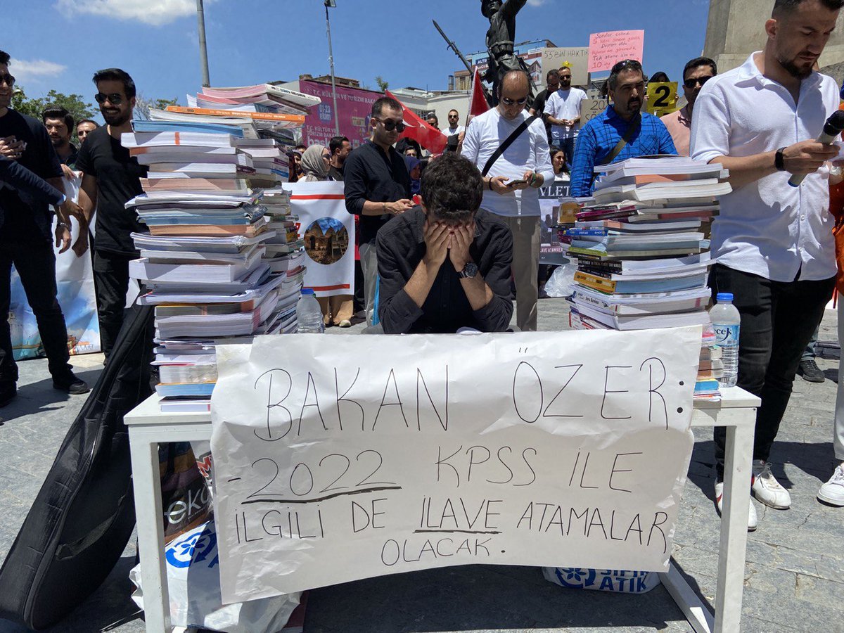 2022 Kpss puanımızla söz verilen ilave atama hakkımızdır. Sayın Özer'in bize verdiği sözün Devletimiz tarafından yerine getirilmesini talep ediyoruz.
<a href="/RTErdogan/">Recep Tayyip Erdoğan</a> 
<a href="/fahrettinaltun/">Fahrettin Altun</a> 
<a href="/Yusuf__Tekin/">Yusuf Tekin</a>
<a href="/tcmeb/">Millî Eğitim Bakanlığı</a>
<a href="/iletisim/">T.C. İletişim Başkanlığı</a>
<a href="/tcbestepe/">T.C. Cumhurbaşkanlığı</a>
#SözÖzerdenEkAtamaReisten