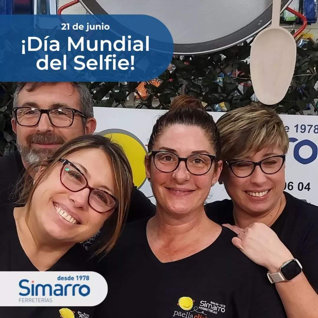 ☀️📸¡¡Hoy arranca el verano con el Día Mundial del #SelfieDay!! 
 🏖️¿Qué te parece si le damos la bienvenida con buen rollo? Hazte un selfie simpático, etiquétanos… recibirás una sorpresa! 🎁
En Ferretería Simarro tienes un gran catálogo de imprescindibles para el verano! 🤳 🥘