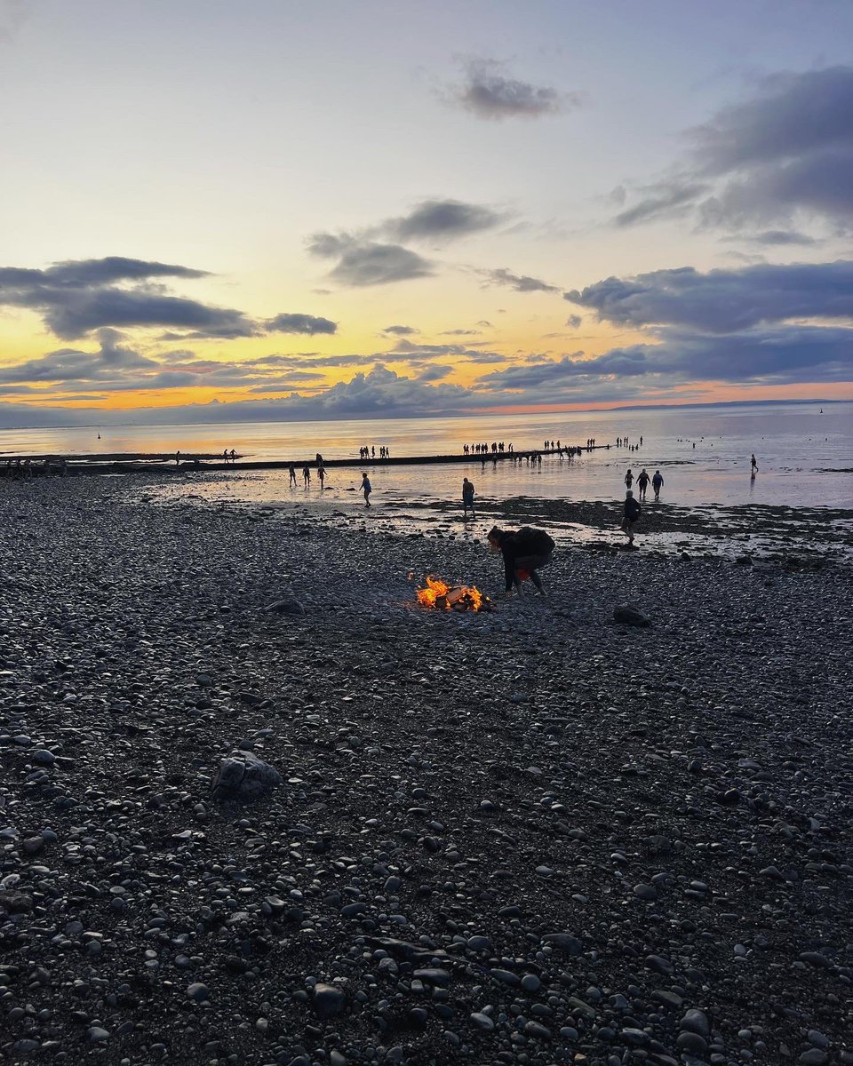 8Hannah6's tweet photo. Bloody love  a #Dawnstalkers morning. Especially a Summer Solstice one! 🌞🌊♥️ https://t.co/0BBE3V4Zc9