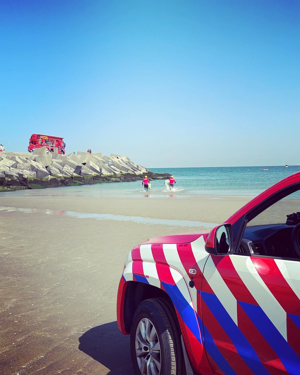 Mooie gezamenlijke oefening vanmorgen met lifeguards en surf rescue team kazerne Scheveningen #samenwerken #beeldvorming #DroneSAR