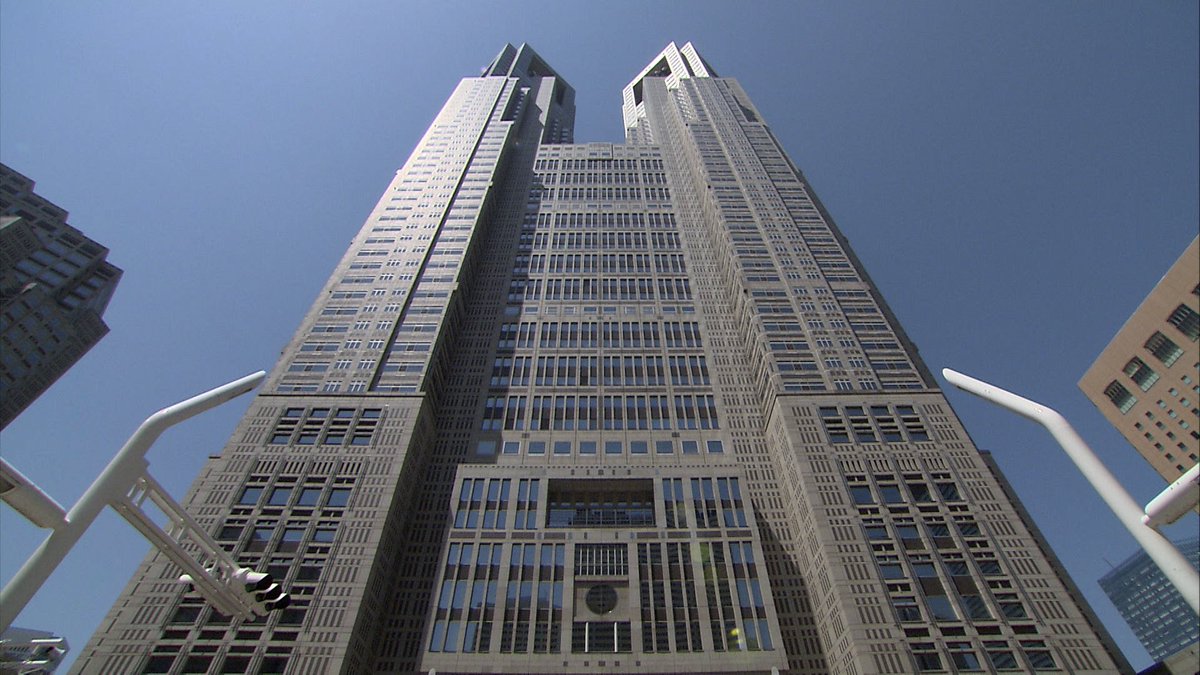 binokyojintachi's tweet image. 【#東京都庁】
日本を代表する建築家 #丹下健三 の設計です。大聖堂を思わせるツインタワーにファサードの繊細な表現。細部まで考え抜かれた建築は当時史上最大規模といわれたコンペで選ばれました。
#新美の巨人たち