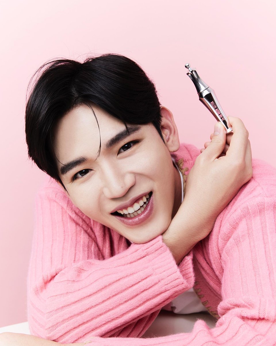 TOMOHIDE01's tweet photo. #newwiee
✨เปลี่ยนคิ้วรกเป็นคิ้วสวยแบบนิวที่ Benefit Brow Bar💖มีโปรโมชั่น Happy Hour ด้วยนะ! ถึง 30 มิย 66 เท่านั้น
#benefitthailand #เบเนฟิต #BenefitBrowsTH #BenefitBrows https://t.co/5Gnd3dtIfN