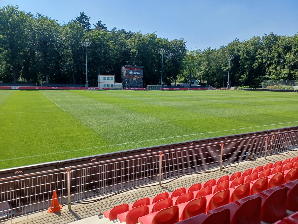 _B_Rodgers's tweet image. An Incredible 7 Days of Learning in Eindhoven. Developing and shaping the football brain! Key reflections

- Protecting the ⚽️ Environment
- Application of Tactical Principles
- Theorising Football / Conversations
- Extending your Boundaries
👏

@raymondverheije
@FootballCoachEv