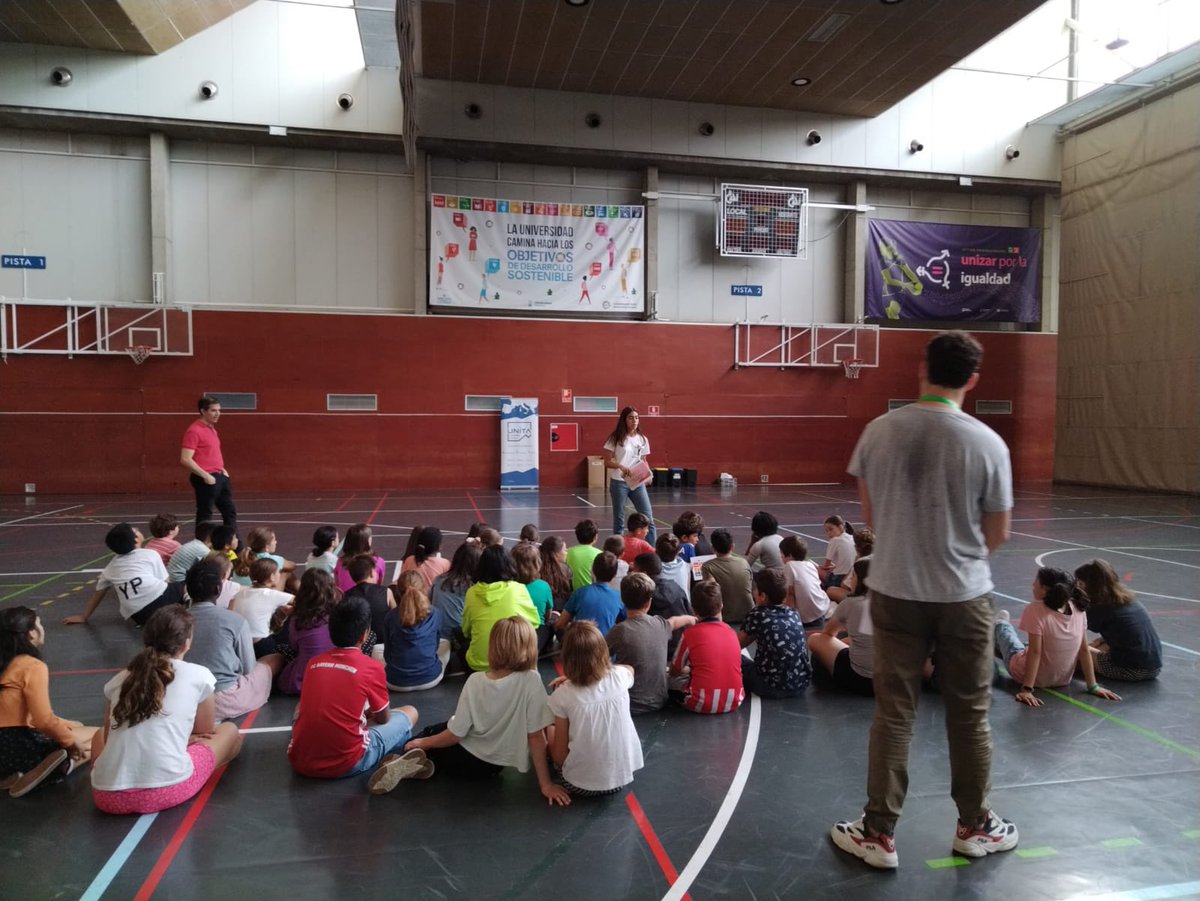 💡 Hoy, los alumnos de 5º de Primaria del CEIP José Camón Aznar (<a href="/CeipCamon/">CEIP José Camón Aznar</a>) 🎒 han visitado <a href="/unizar/">Universidad Zaragoza</a> para participar en el taller “Energías Renovables y Economía Circular para la ciudadanía” 🔋🌏 organizado desde #ReUNITA 🔬 y desarrollado por la <a href="/OficinaVerdeUZ/">Oficina Verde UNIZAR</a> 🌱 👇