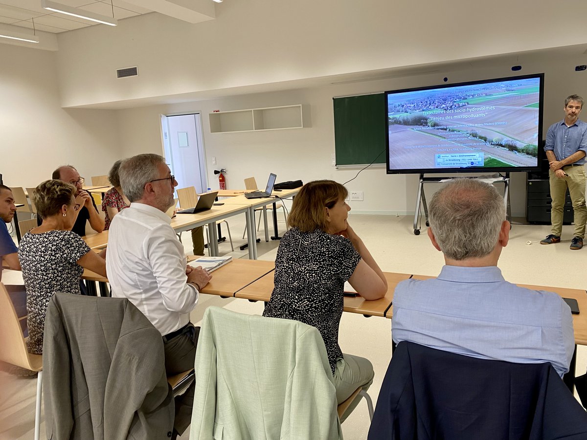 Prefet67's tweet photo. #enseignementsuperieur |J.Chevalier @Prefet67 a visité #ENGEES à #Strasbourg 
🫱  découverte des nouveaux locaux,rencontre avec  ▶️étudiants ▶️personnel enseignement et de recherche
🫱 défis de la transition écologique et de l'adaptation au changement climatique #plan #eau https://t.co/oFWEZr9qF4