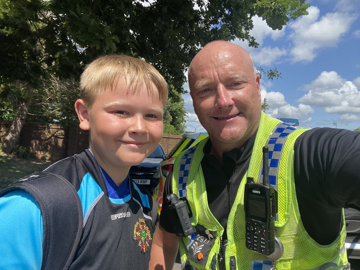 Hugely honoured to attend today at @treuchafprimary & present the Greg Rees shield on behalf of @swpolice @SWPSwansea to winners @Pontybrenin Fantastic to catch up with @thebaristabaker Greg’s parents and Will. Great to see cricketer Morgan Bond too @GowertonCricket @GowertonP 👍