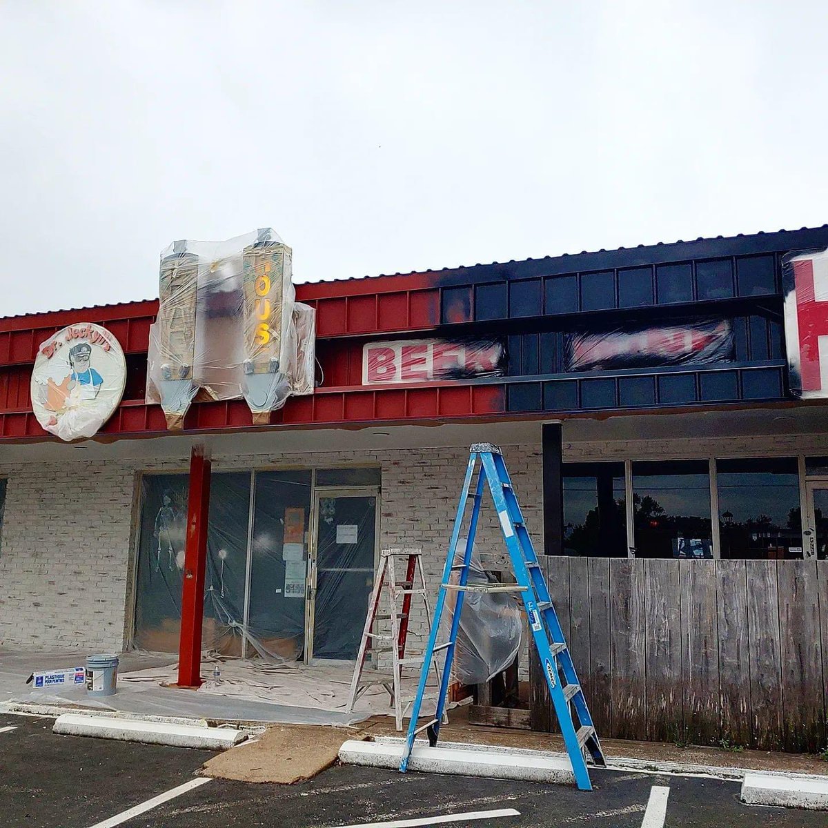 ATXCitizenMedia's tweet photo. 🚨NEW EPISODE🚨 Today on The Downtown, we talk to John Valentine with Dr. Jeckyll’s Beer Lab in Pantego about brewing beer and being a great venue for live music. We also hear local music from Doomstress with their song “Burning Lotus,” along with “Patterns” from Othering. https://t.co/3AWzKnav0f