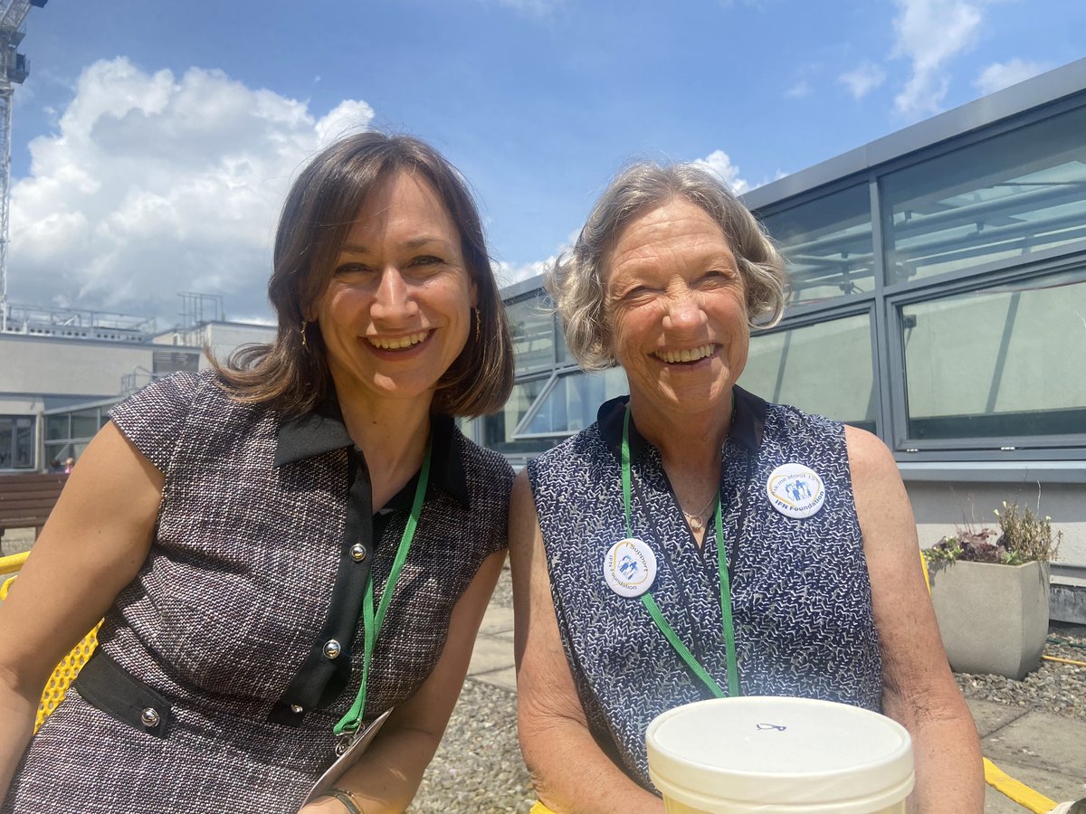 Today I had my lunch on a rooftop in #Dublin with Dr. Kit Chesla! 
OMG!!! I feel so lucky!
Amazing #IFNA16
#FamilyNursing #FamilyHealth