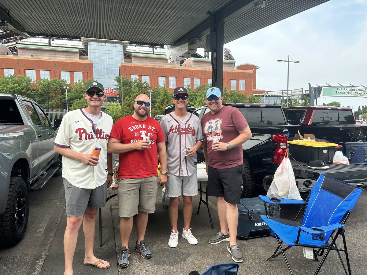 NickJSAdams's tweet image. Great time last night with a few customers and coworkers. Braves won and the stach helped!